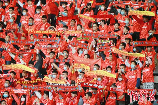 jinnianhui金年会|联赛决赛激烈拉锯战，双方难分胜负